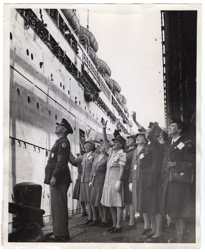 1945 American Red Cross Greet Returning Veterans New York Original News Photo