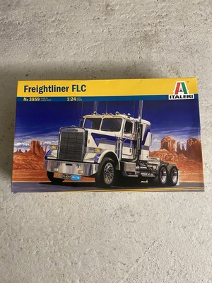 Italeri No 3859 Freightliner FLC US Truck 1:24 Modellbausatz NEU