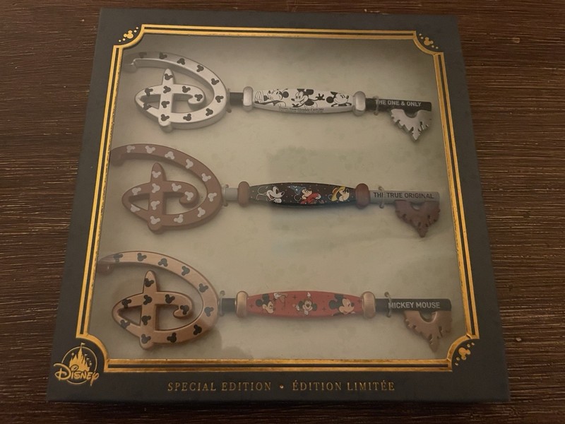 Disney Mickey Mouse Special Edition Collectible Keys Set Limited 2021 Boxed