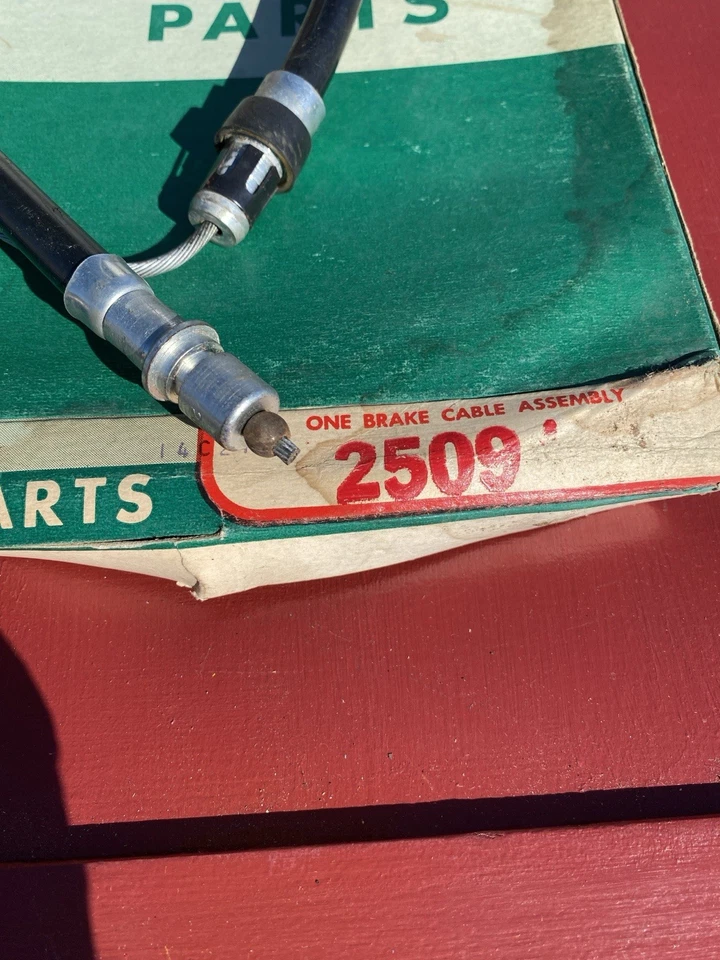 "Cable de freno trasero izquierdo Dodge Dart Valiant 1967-69 EIS 2509 353/4"" CABLE 203/4"" CONDUI" Foto 2 de 4