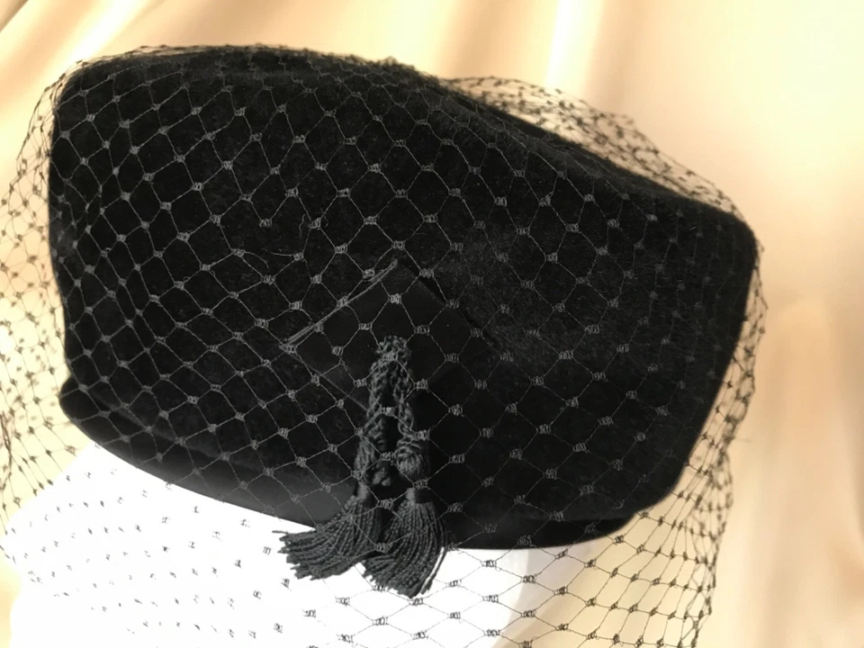 Sombrero de terciopelo negro vintage EVELYN VARON para mujer cubierto por velo y borla Foto 3 de 4