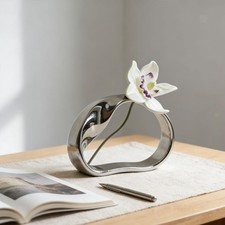 Vase à fleurs, composition florale abstraite pour table basse de cuisine ou