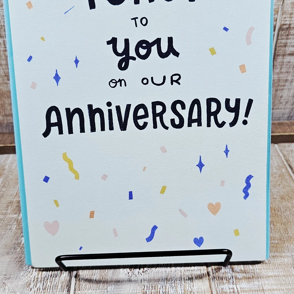 Tarjeta de felicitación de aniversario Hallmark azul pop out brindis humor divertido Foto 3 de 4