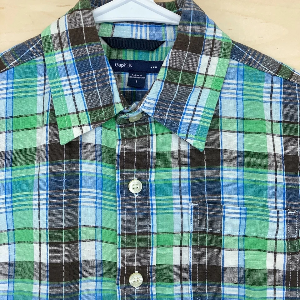 Рубашка на пуговицах Gap Kids для мальчиков маленькая с коротким рукавом зеленая коричневая льняная хлопковая смесь - Изображение 2 из 4
