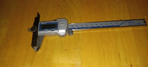 Mitutoyo 573-701-20 Offset Digital Caliper, 0-6"/150mm Range .0005"/0.01mm *SH