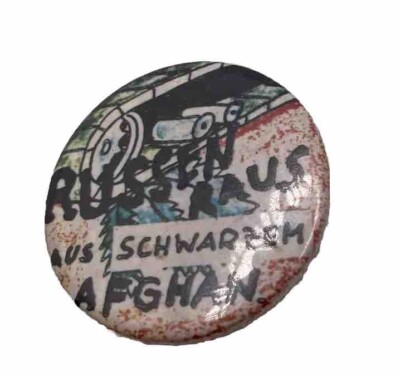 Russen Raus Aus Schwarzen Afghan Pin Back Badge German Punk Rock Rare 1.5 