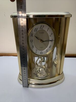 Citizen Quartz Shelf Clock with Rotating Pendulum 4636 Made In