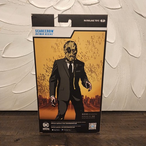 2025 McFarlane DC Multiverse Batman Begins Scarecrow Platinum Figure On Hand - Picture 3 of 4