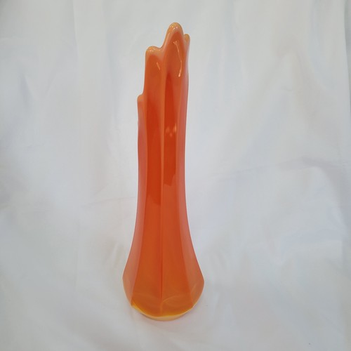 Vintage Midcentury LE SMITH Bittersweet Orange Swung Glass Vase Eight Panel 13" - Picture 6 of 12