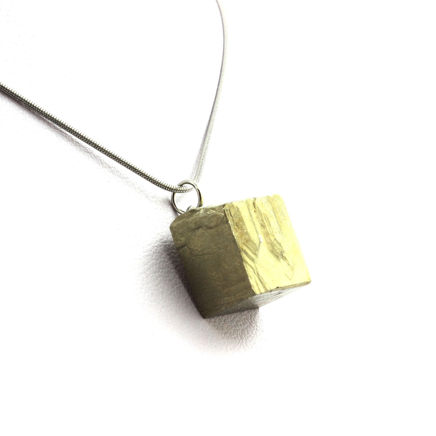 Collier Pyrite brute pendentif pierre naturelle 47.9 ct Espagne