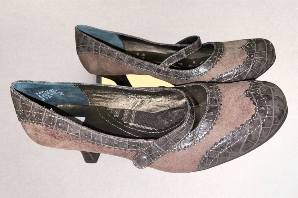 RARE Vintage Y2K 90s MUDD Brown  Mary-Jane  Kitten Heels 9.5 - Image 2 of 4