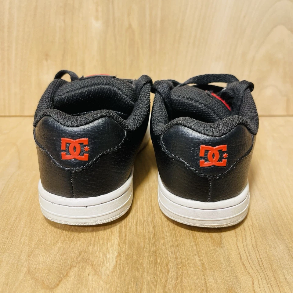 Zapatilla de Skate DC Little Kid Cuero Negro y Rojo Y2K Talla 11 Foto 2 de 4