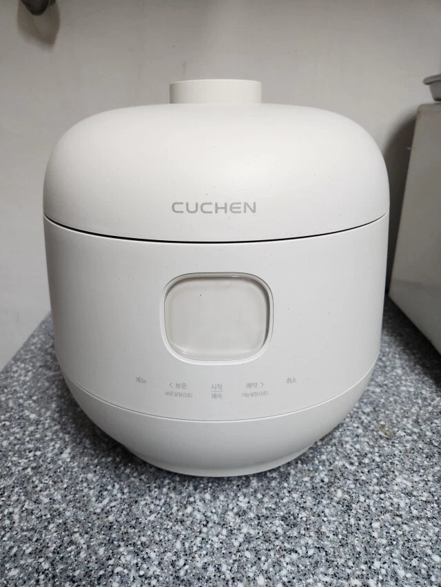 CUCHEN Brain IH Electric Pressure Rice Cooker for 6 people CRH-TWK0670W / 220V
Opens in a new window