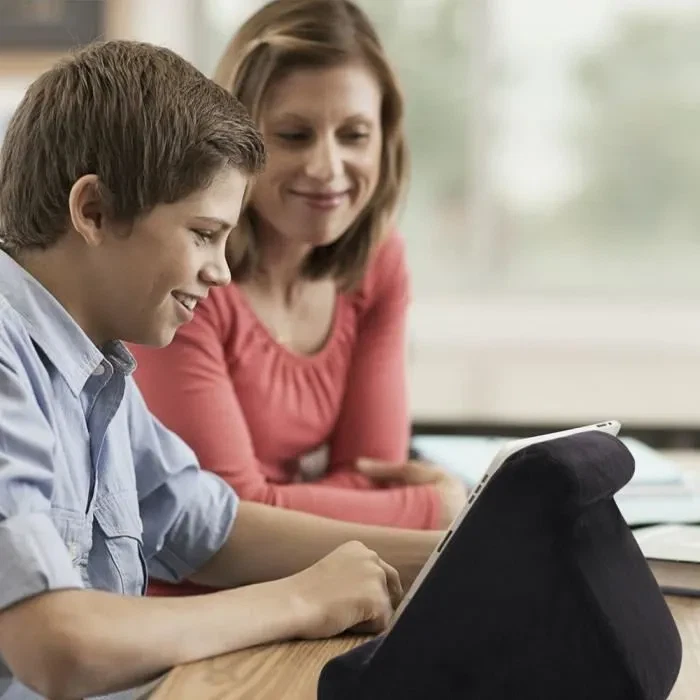 Cuscino di supporto universale per tablet eReader multiangolo rotante rosso - Immagine 3 di 4