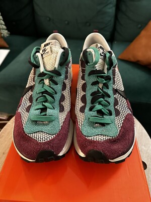 nike x sacai vaporwaffle string & villain red