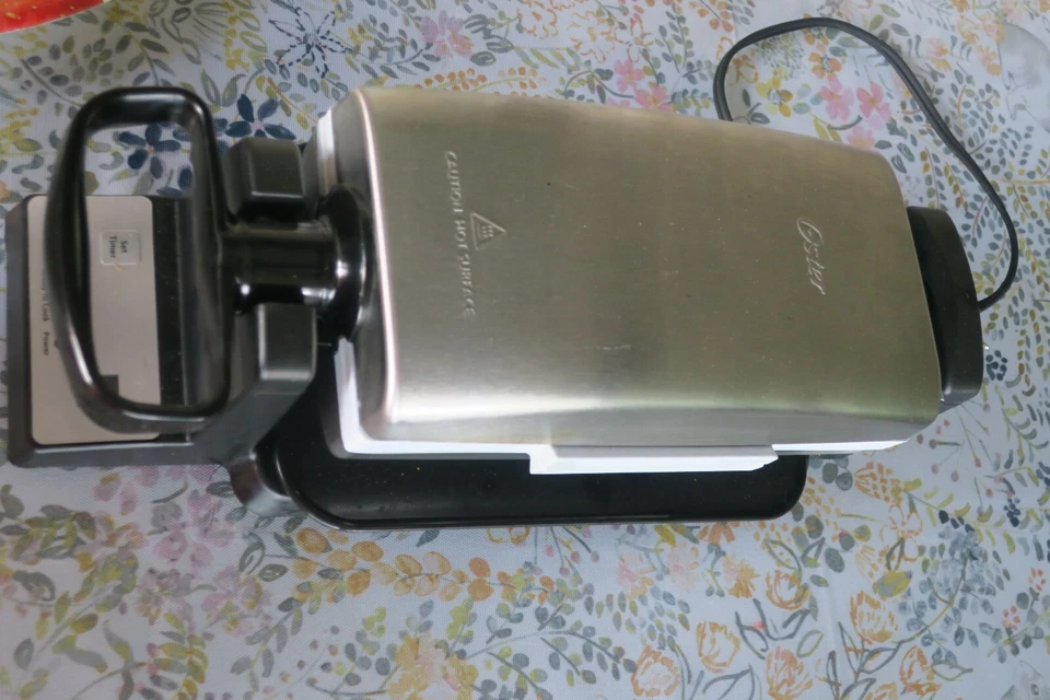 Oster 7 minute grill with timer drip tray 15" X 6" Black  Silver small compact - Image 2 of 4