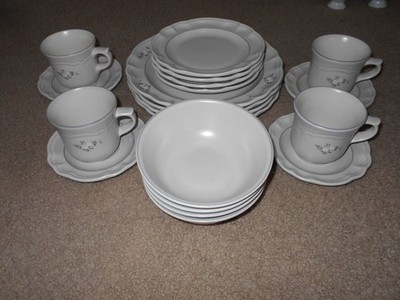 Pfaltzgraff Heirloom 20 Piece Set Of 4 Each Dinner Plates Bowls Cups Saucers
