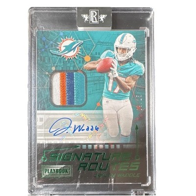 2021 Panini Playbook - Signature Routes Jaylen Waddle #SRO-JWA Green /25 
