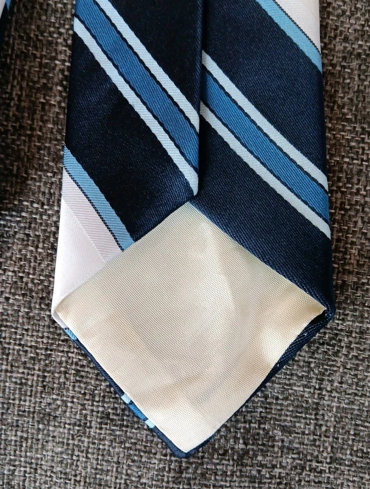 Gravata masculina anos 70 anos 80 anos 90 Y2K coleção Pirelli listra branca azul 3 largas 58 longas - Imagem 3 de 4