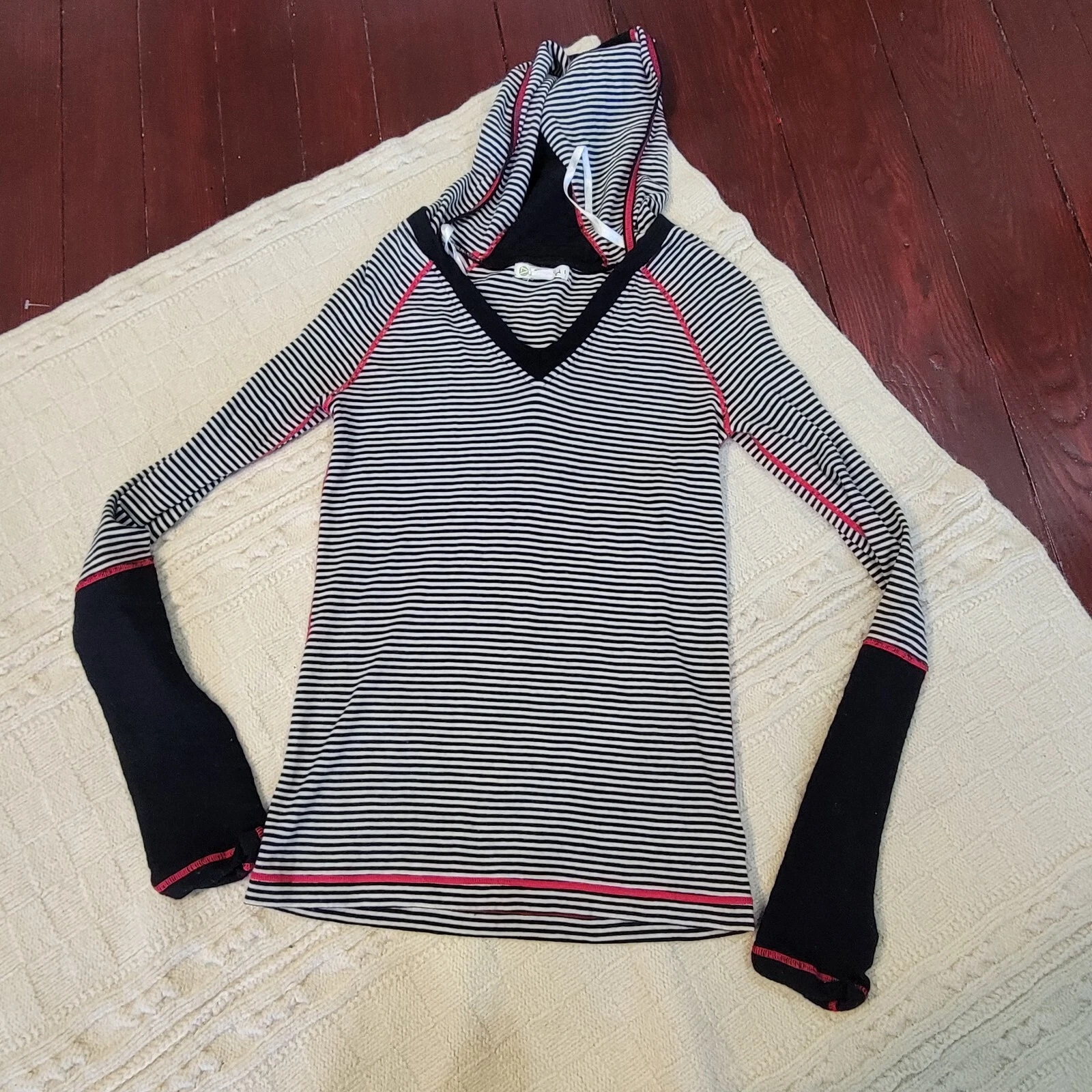 Dakini Wool Baselayer Hooded Long Sleeve Top size S Black Pink