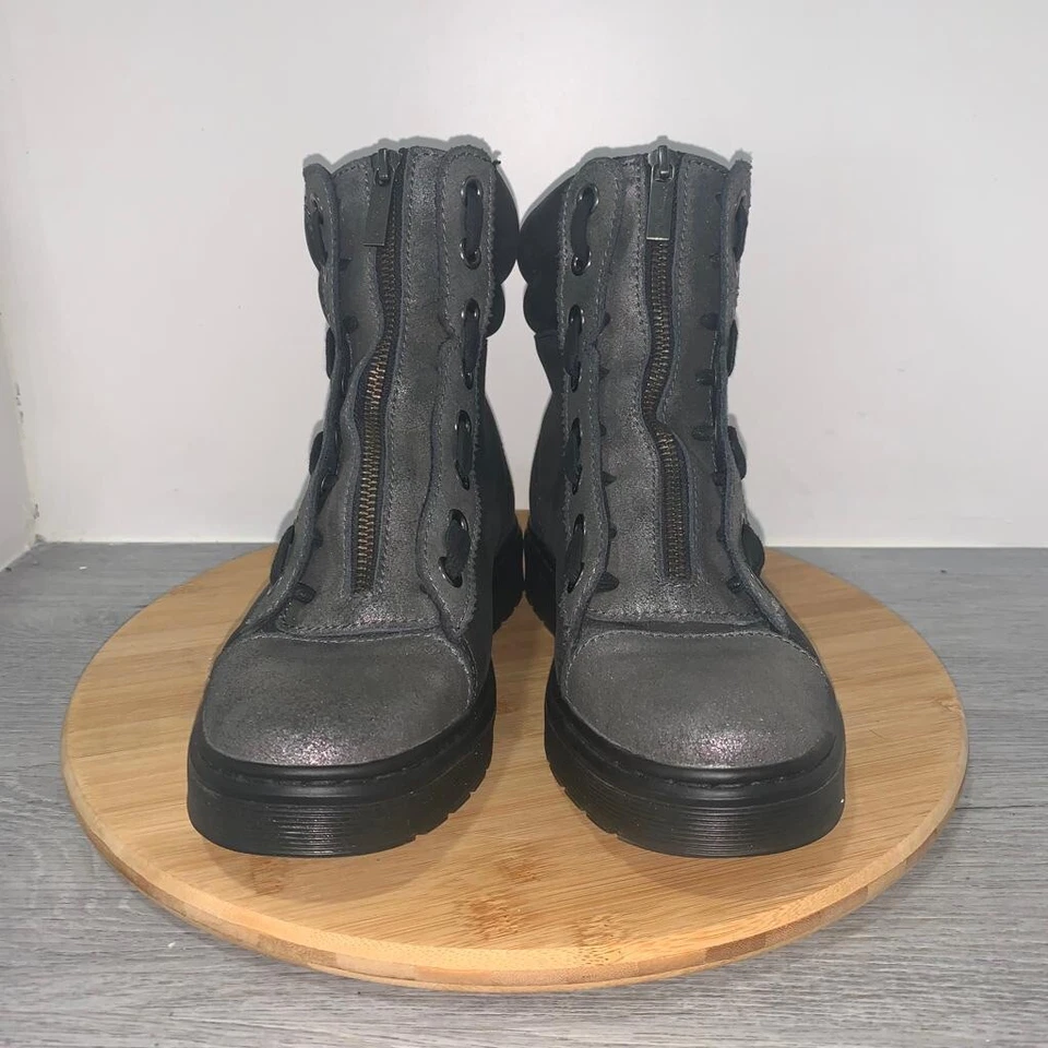 Botas femininas Dr. Martens tamanho 6 Playa couro cinza metálico com zíper renda - Imagem 4 de 4