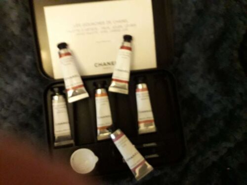 Les Goaches de Chanel lipstick, lip gloss, blusher, bronzer, eyesshashadow brush - Picture 4 of 9