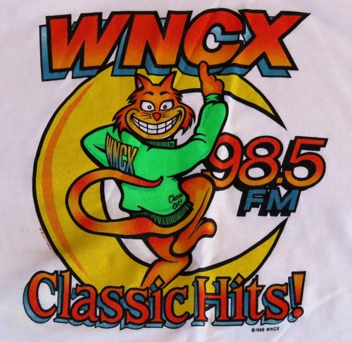 VINTAGE 1988 WNCX 98.5 FM RADIO CLASSIC HITS T-SHIRT RARE WITH THE CLASSIC CAT - Picture 2 of 7