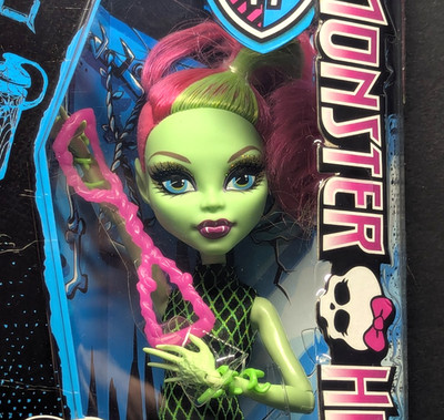2014 Monster High Fangtastic Fitness Venus McFlytrap Doll NIB Imperfect Box