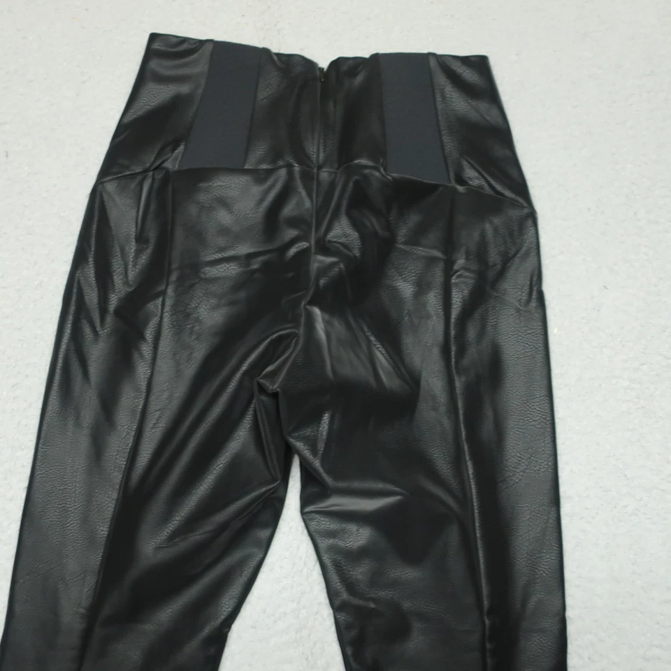 Pantalones ajustados con cremallera al tobillo Guess para mujer talla S negros imitación cuero cintura alta Foto 4 de 4