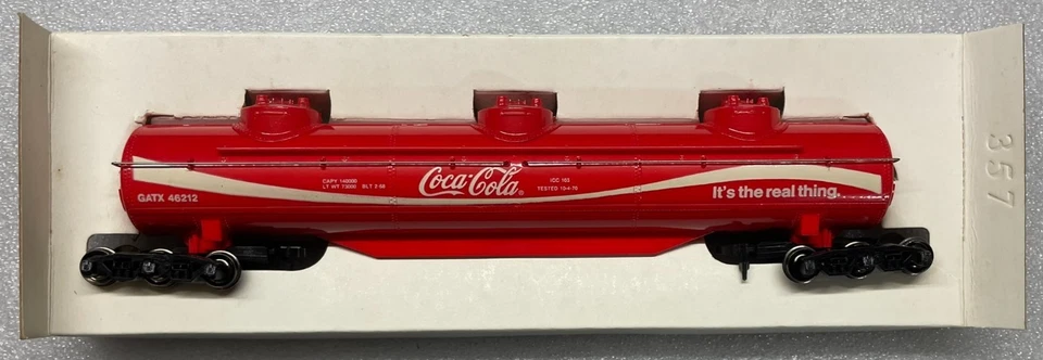 TYCO HO #357F - 62' ft. Triple Dome Tank Car - Coca-Cola - Image 2 of 4