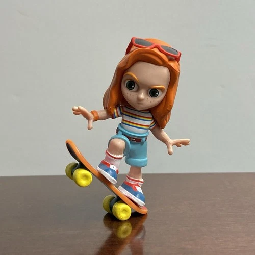 Stranger Things Max Mayfield 2.5” Mini Figure YuMe (WITH SKATEBOARD)