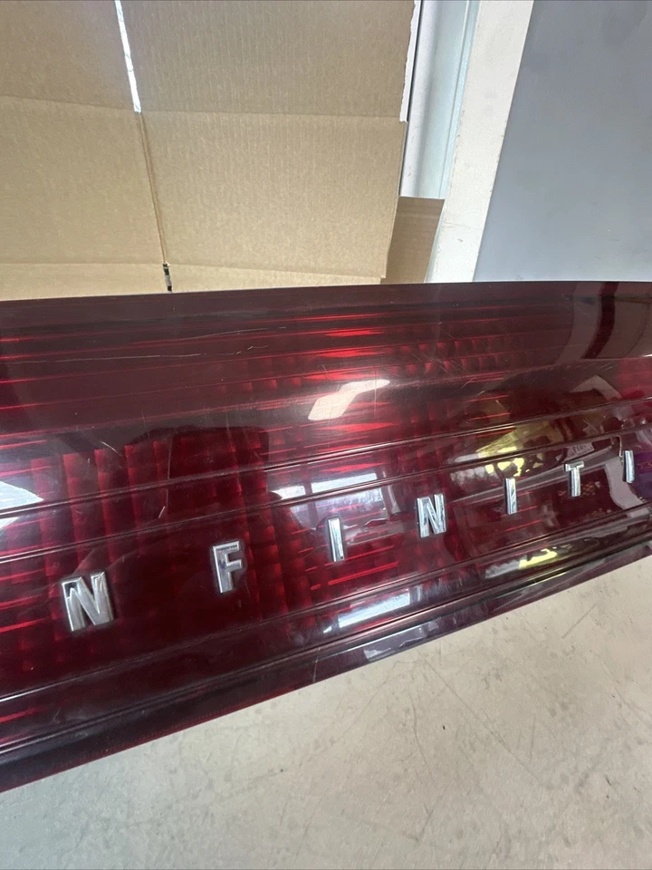 Infiniti i30 1996 1997 maletero panel luz trasera T3981 DG Foto 4 de 4