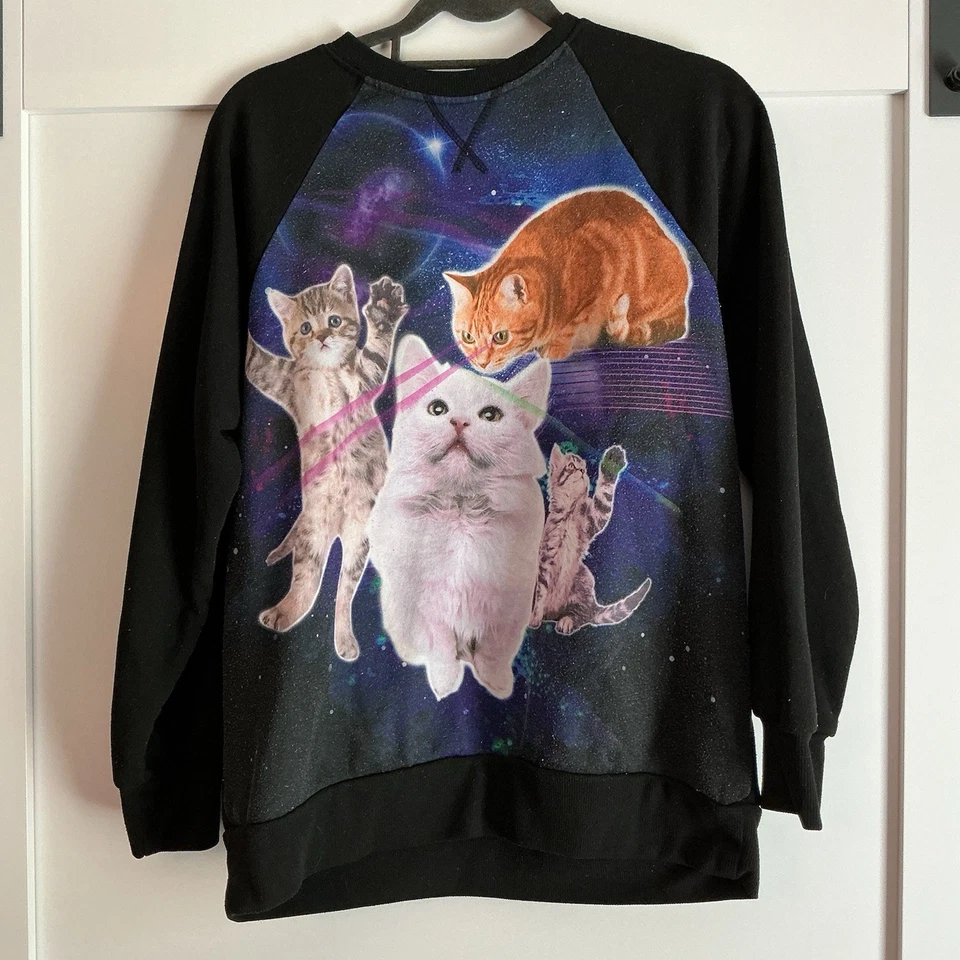 Sudadera De Colección No Boundaries Para Mujer Cats In Space Negra Manga Larga Grande Foto 2 de 4