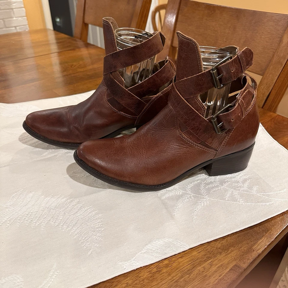 Botines Matisse Hechos en Brasil Talla 10 Medianos Estilo Raider Cuero Superior. Foto 2 de 4