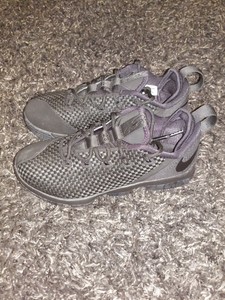 lebron james shoes size 7.5