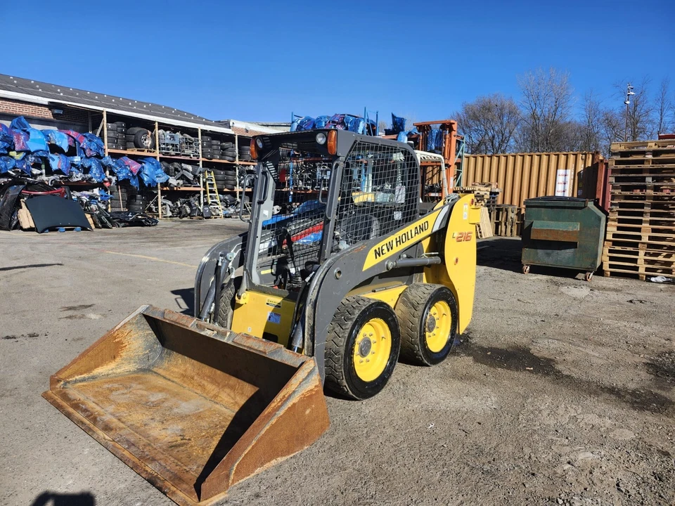 New Holland L216 2015 minicargadora Foto 3 de 4
