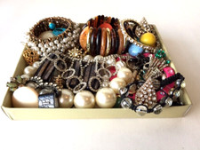 2 lbs Vintage Mod Wearable Craft Repair Broken Rhinestones Mixed Jewelry lot