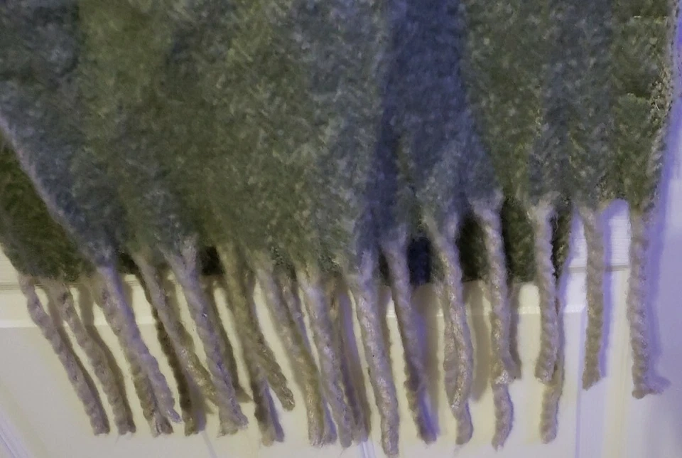 Free People Women's Green Herringbone Blanket Scarf One Size 18"×94" w fringe. - Image 3 of 4