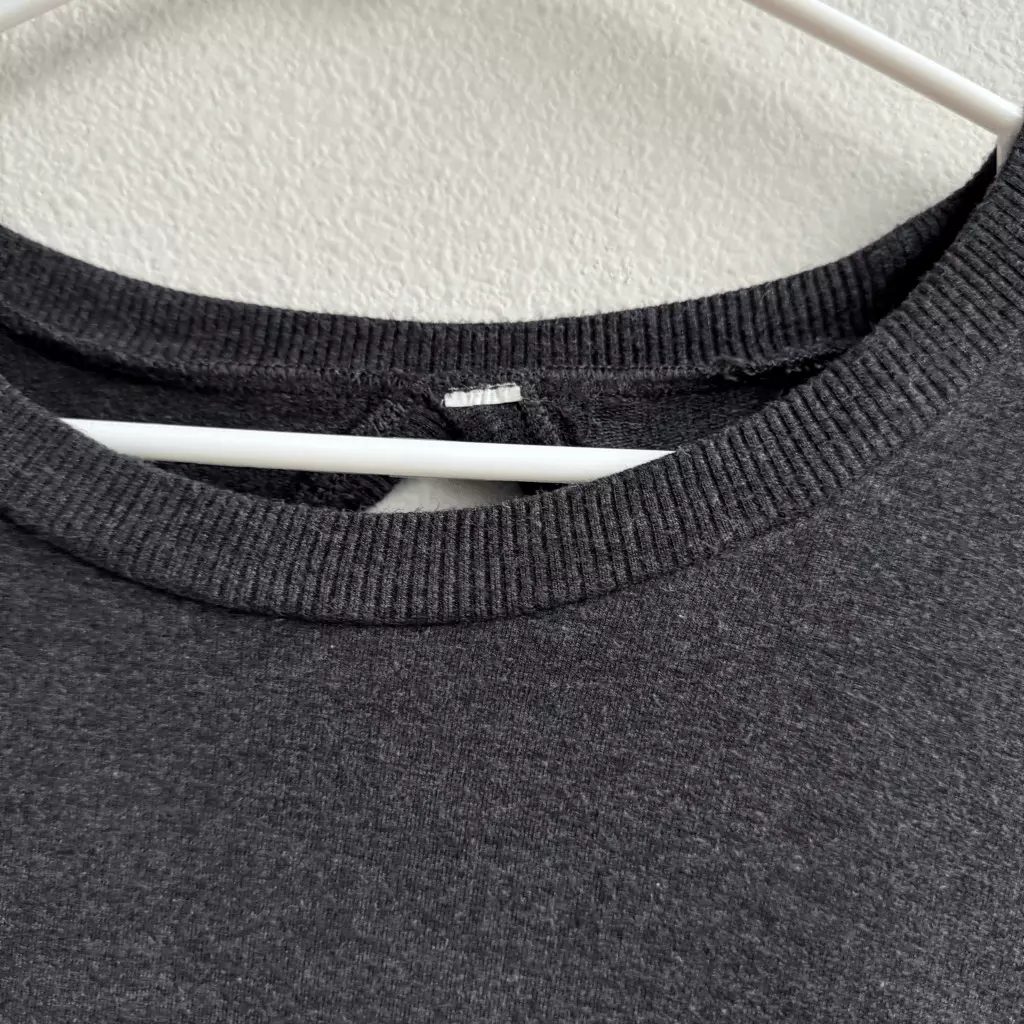 alo-yoga open keyhole back crewneck gym travel shirt