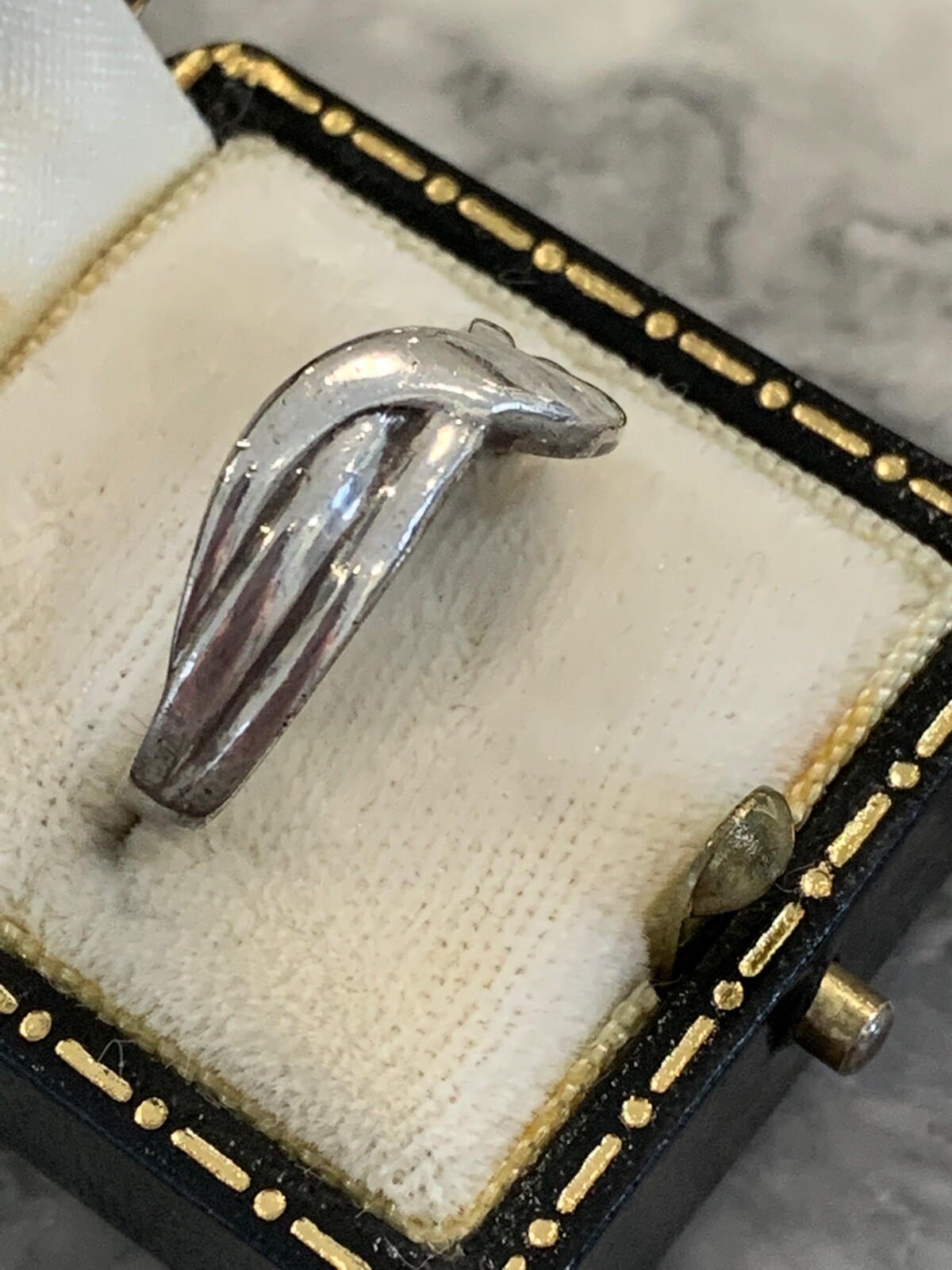 Vintage Solid Silver Hallmarked Ring  Pattern Twi… - image 2