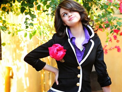 Selena Gomez Looking Up 8x10 Picture Celebrity Print