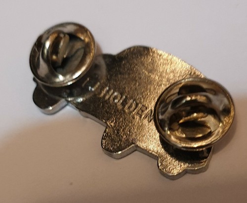 Vintage GILLTRAPS ‘For Car Lovers’ Red HOLDEN FJ Badge/Pin Enamel RARE - Picture 4 of 4