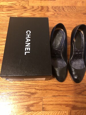 Chanel Escarpins Pumps with Crystal Logo on Heel – Black