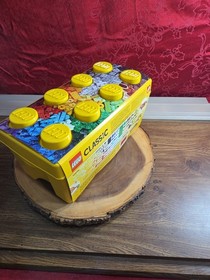 LEGO Classic 10696 Medium Creative Brick Box Set - 35 Colors, Storage, Ideas