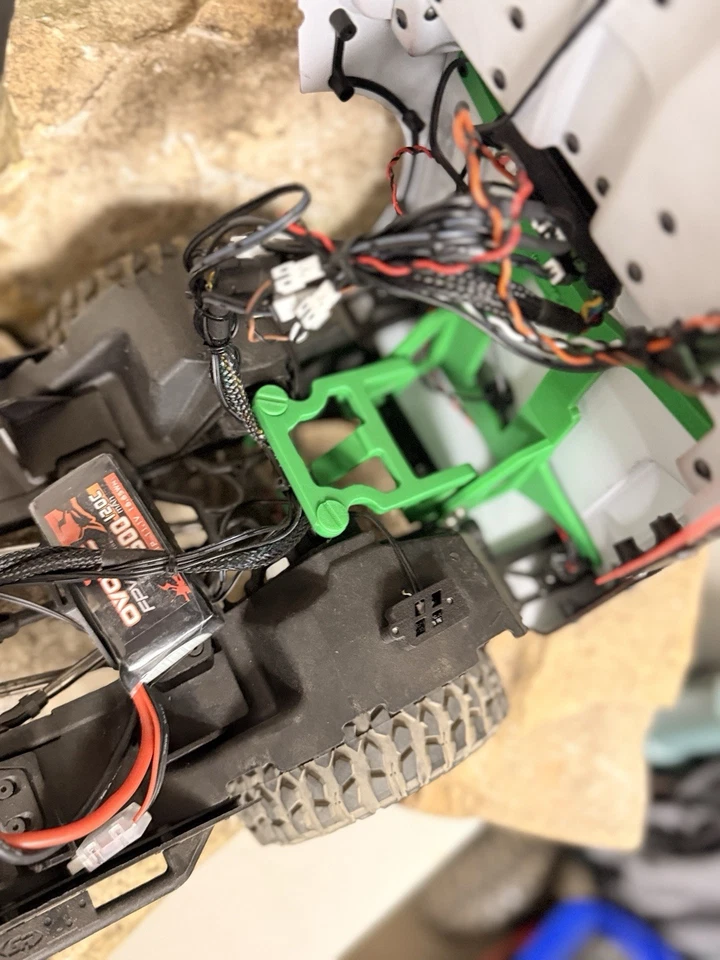 Axial 1/10 SCX10 III Jeep CJ-7  Body Hinge Go Clip-less Battery Access - Image 3 of 4