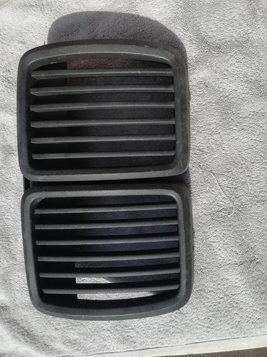 BMW E30 Scheinwerfer Grill Mitte Offer Schwarz Lackkiert Original BMW Ersatzteil