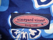 VINEYARD VINES BLUE MULTI SWIM TRUNK SHORTS MEN'S SIZE LARGE WORN ONLY ONCE 