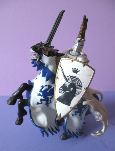 Papo – Lot De 2 Figurines Médiévales Fantastiques – Maître Des Armes Cimier Licorne + Cheval – Peintes à La Main