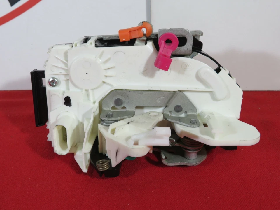 Actuador de bloqueo de puerta delantera para conductor izquierdo Dodge Ram Chrysler Jeep NUEVO OEM MOPAR Foto 3 de 4