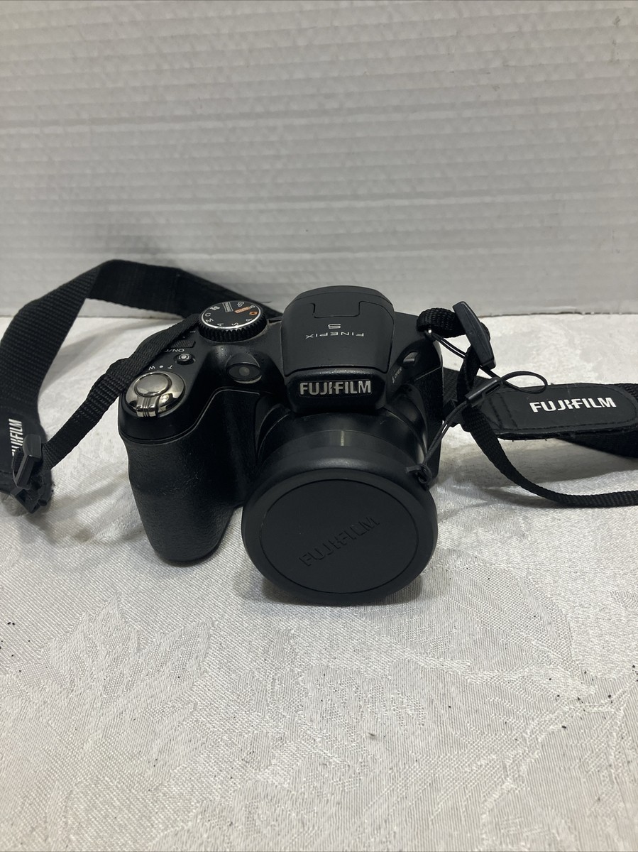 Fujifilm Finepix S S1800 18x Optical Zoom 12MP Digital Camera